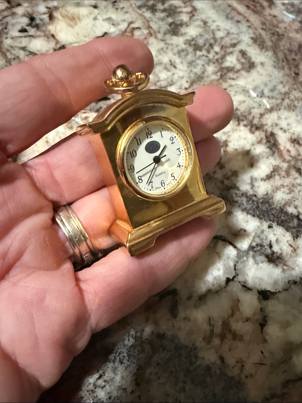 Blue train mini clock